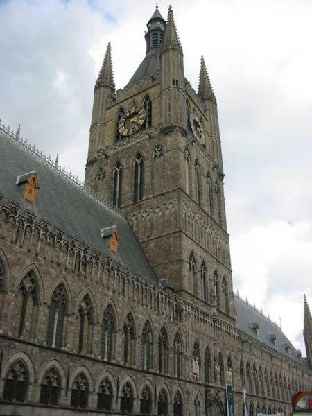 Discover Lägenhet Ieper Exteriör bild